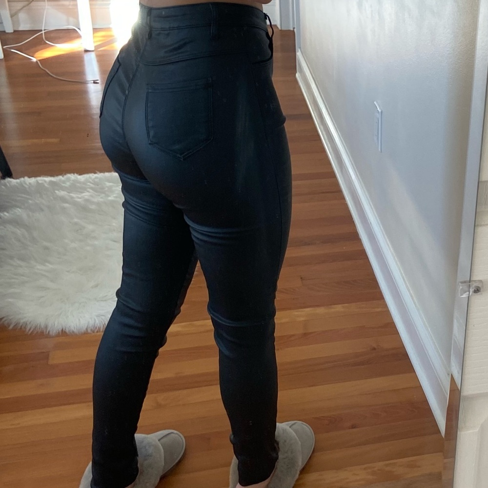 MATTE LEATHER SKINNY PANTS